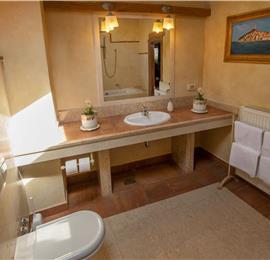 5 Bedroom Istrian Villa Estate with Large Pool and Gardens near Barban, Sleeps 12